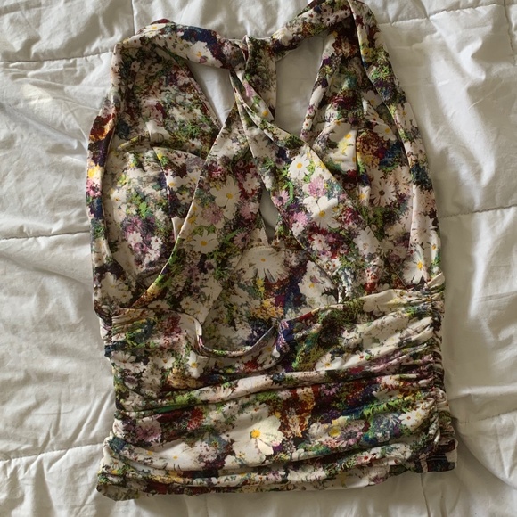 **SOLD** NWOT GUESS Open Back detail top w/padding Perfect condition, Small - Picture 5 of 6